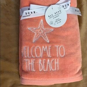 Rae Dunn 2 piece hand towel set